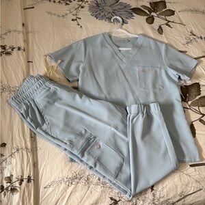 Luuna Scrubs Light Blue Scrub Set (Size M)